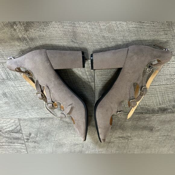 Unisa - Mary Jane chunky heel- straps- silver hardware 7.5- gray suede material - Picture 8 of 8